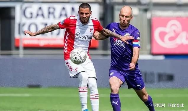 而现实中他 而现实中他